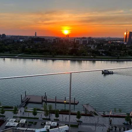 Bw Terrace Floor With River View & Self Check-in Appartamento