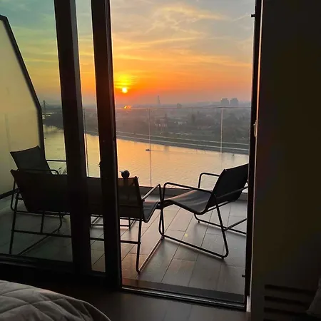 Bw Terrace Floor With River View & Self Check-in Apartmán